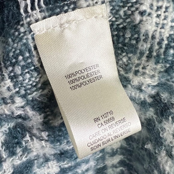 NWOT |•SIMPLY NOELLE•| Soft Knit Poncho With Buttons One Size - Picture 6 of 7